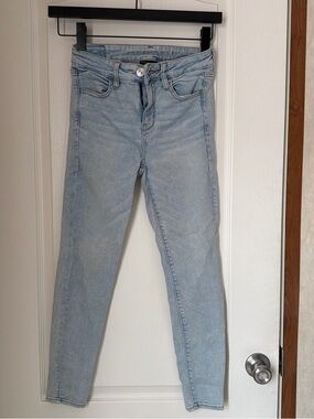 American Eagle Outfitters Light Wash Skinny Jeans